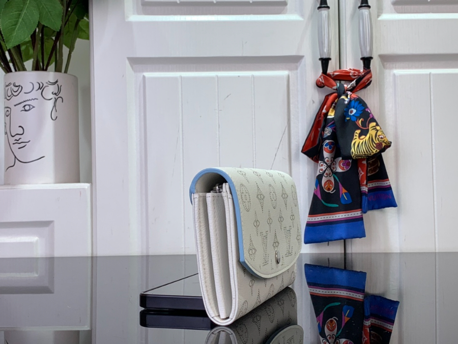 루이비통 이리스 장지갑 M11746 19122cm 화이트3.jpg