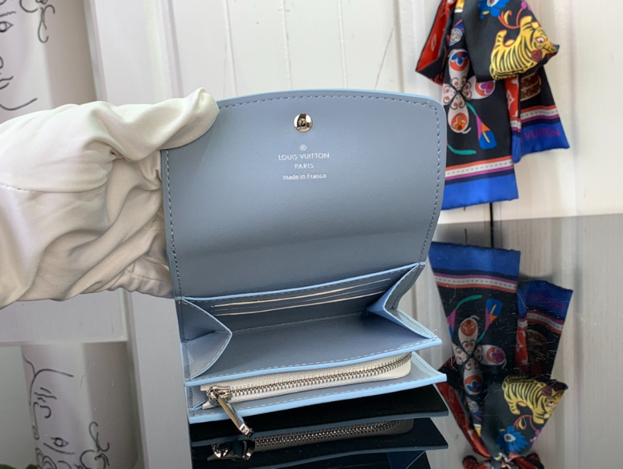 루이비통 이리스 컴팩트 M11802 129.53cm 화이트5.jpg