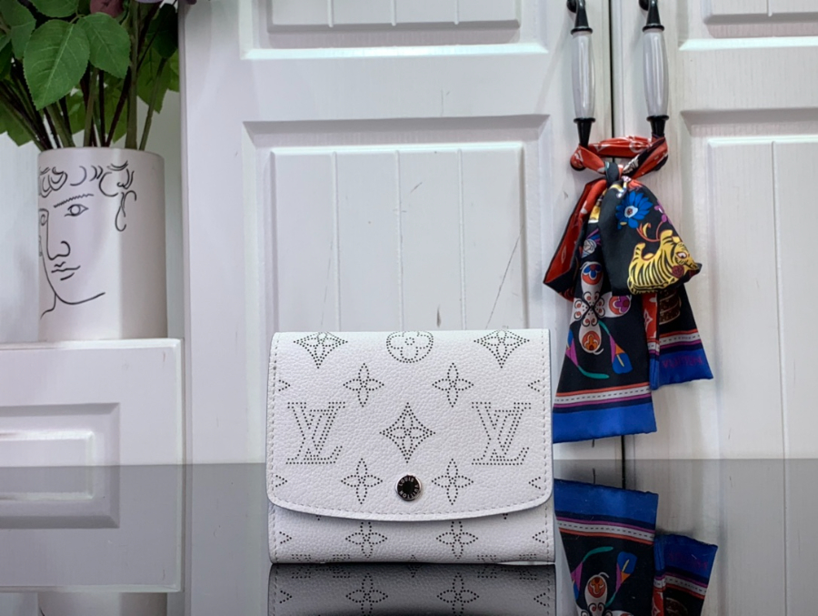 루이비통 이리스 컴팩트 M11802 129.53cm 화이트1.jpg