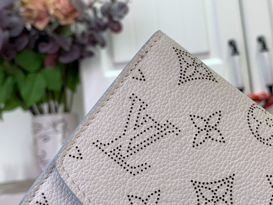 루이비통 이리스 컴팩트 M11802 129.53cm 화이트7.jpg