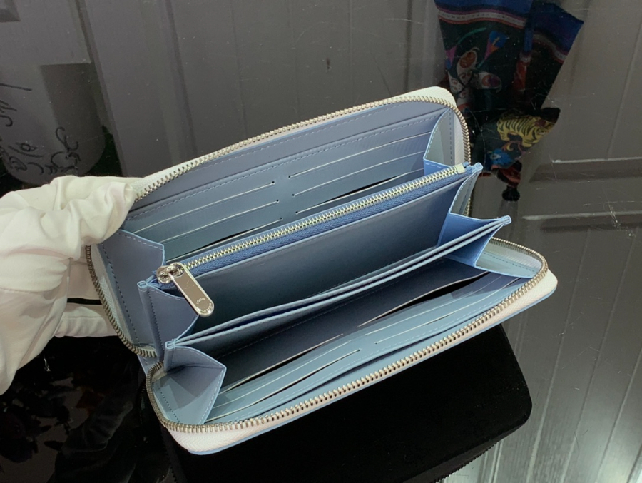 루이비통 지피 장지갑 M60017 19.510.52.5cm 화이트5.jpg