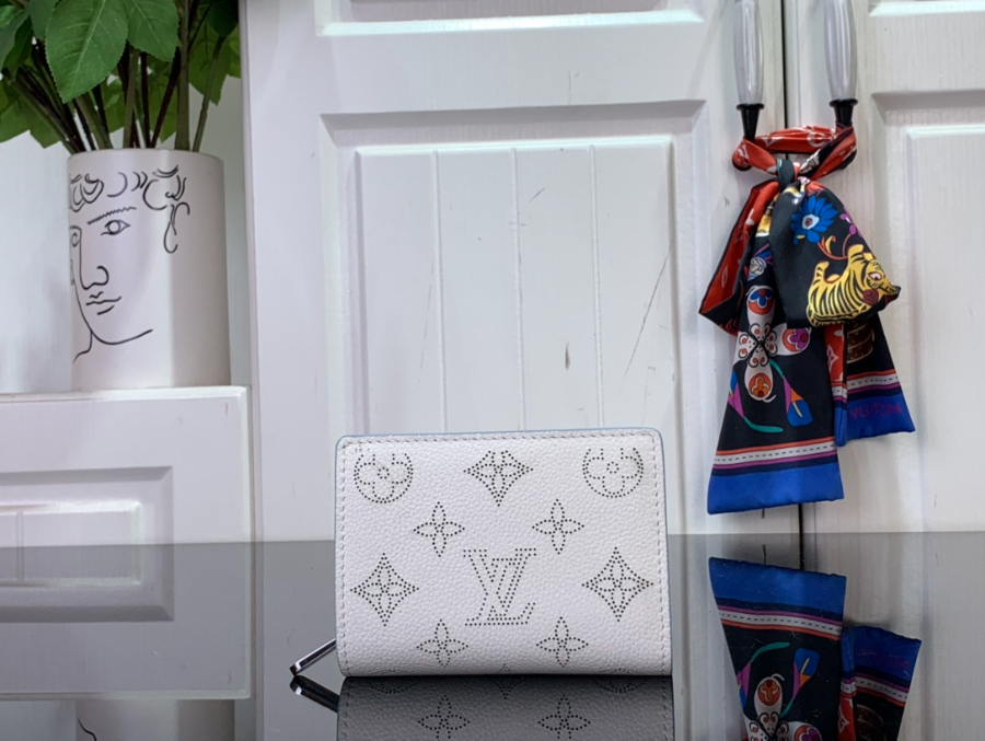 루이비통 클레아 월릿 지갑 M11749 118.53.5cm 화이트1.jpg