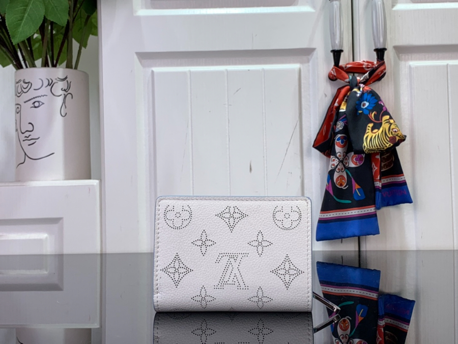 루이비통 클레아 월릿 지갑 M11749 118.53.5cm 화이트2.jpg