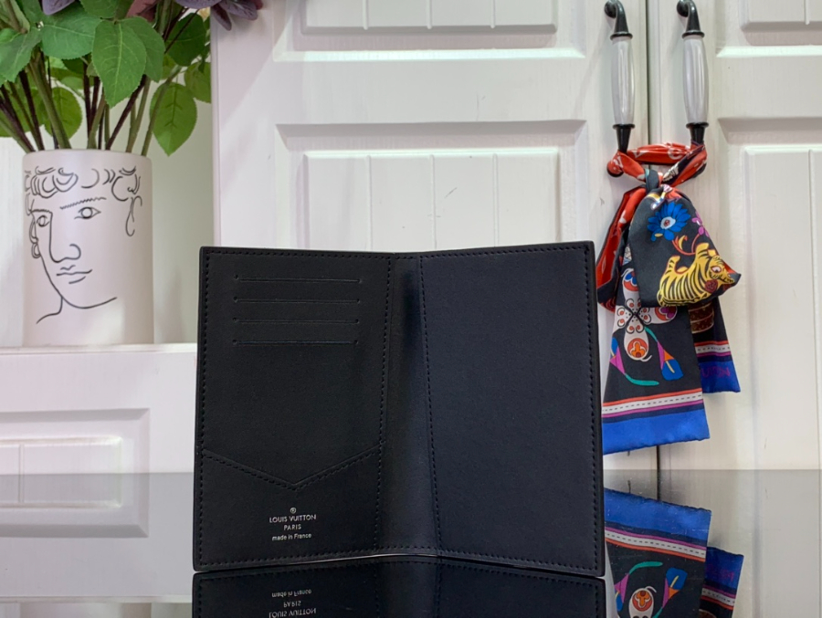 루이비통 패스포트 여권지갑 M13187 142.510cm 블랙5.jpg