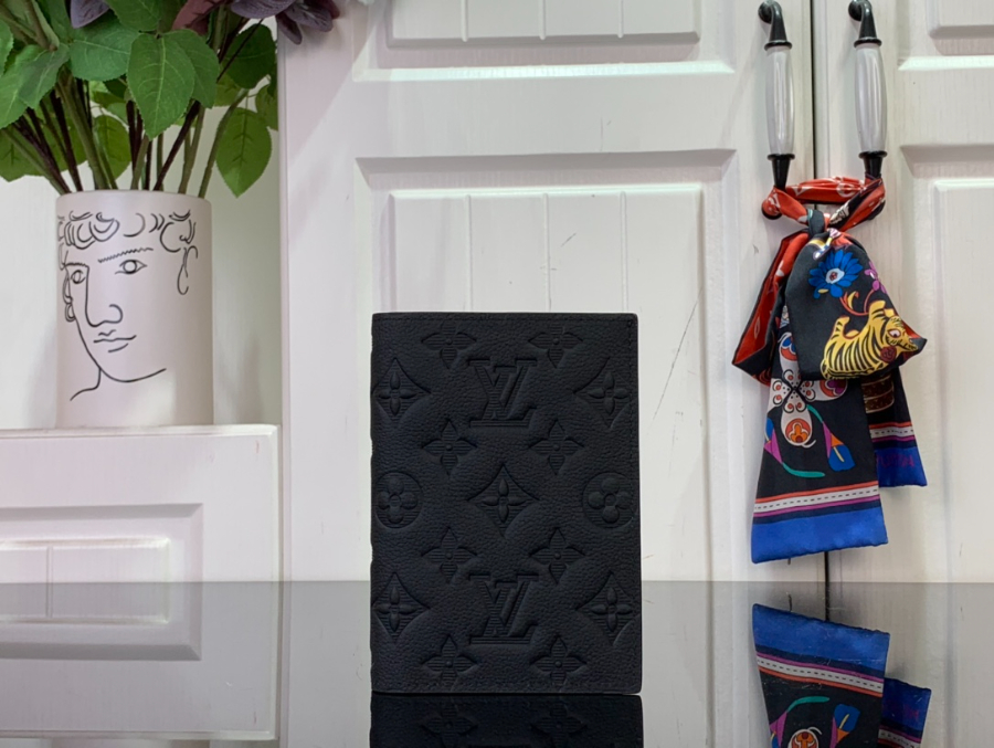 루이비통 패스포트 여권지갑 M13187 142.510cm 블랙2.jpg