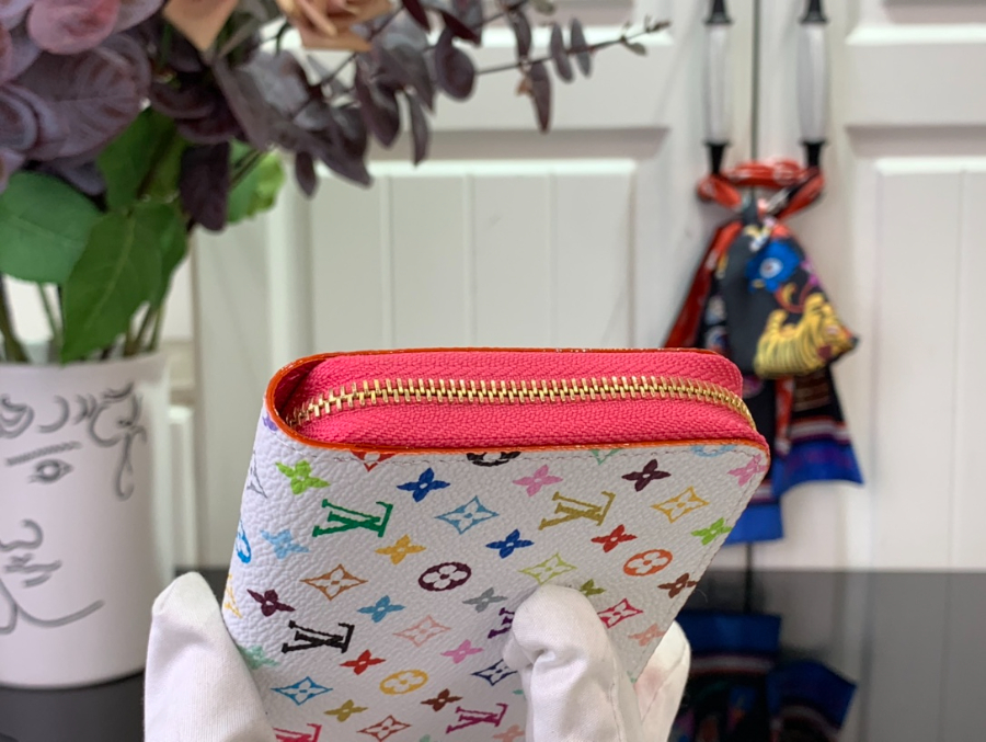 루이비통 TM 지피 코인 퍼스 화이트 118.52cm6.jpg