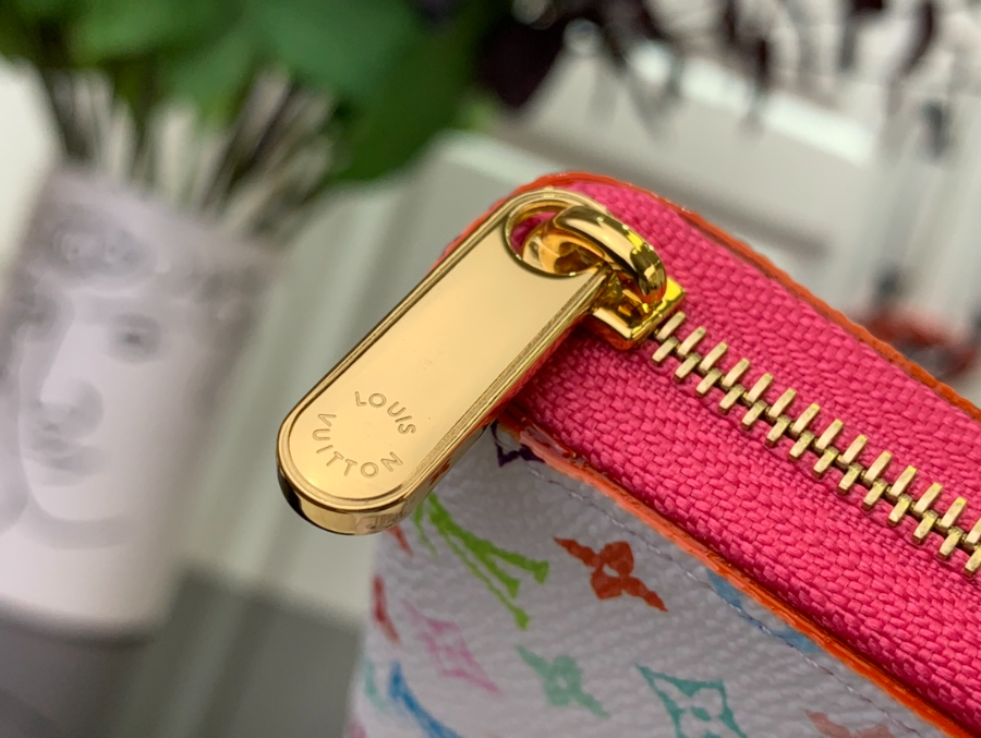 루이비통 TM 지피 코인 퍼스 화이트 118.52cm7.jpg