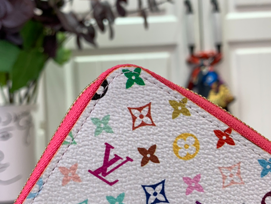 루이비통 TM 지피 코인 퍼스 화이트 118.52cm8.jpg