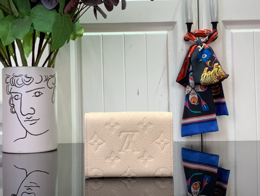 루이비통 비즈니스 카드 홀더 M12177 8110.5cm 크림2.jpg