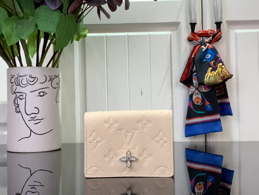 루이비통 비즈니스 카드 홀더 M12177 8110.5cm 크림1.jpg