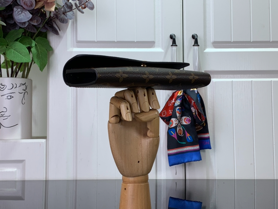 루이비통 월릿 에밀리 장지갑 M82157 19102cm3.jpg