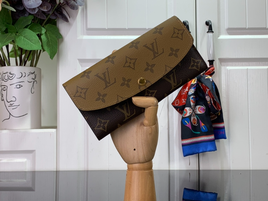 루이비통 월릿 에밀리 장지갑 M82157 19102cm1.jpg