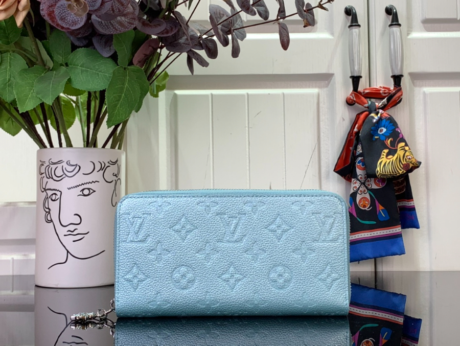 루이비통 지피 장지갑 M12680 19.510.52.5cm 스카이 블루1.jpg