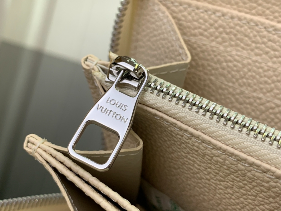 루이비통 지피 장지갑 M12680 19.510.52.5cm 크림7.jpg