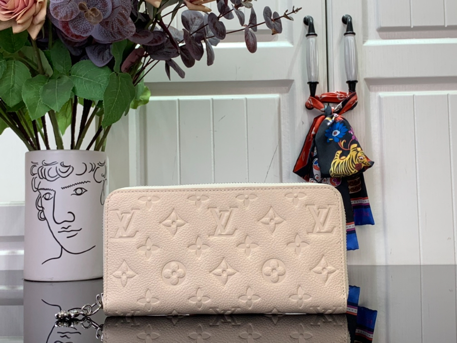 루이비통 지피 장지갑 M12680 19.510.52.5cm 크림1.jpg
