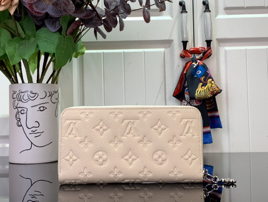 루이비통 지피 장지갑 M12680 19.510.52.5cm 크림2.jpg