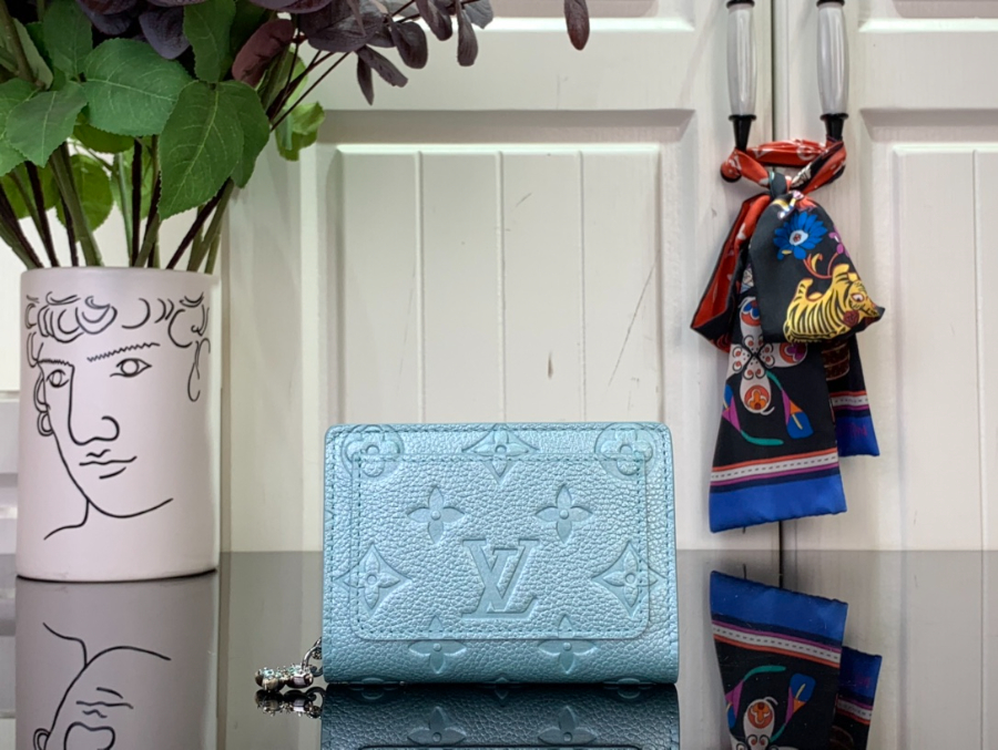 루이비통 클레아 월릿 M12188 118.53.5cm 스카이 블루2.jpg