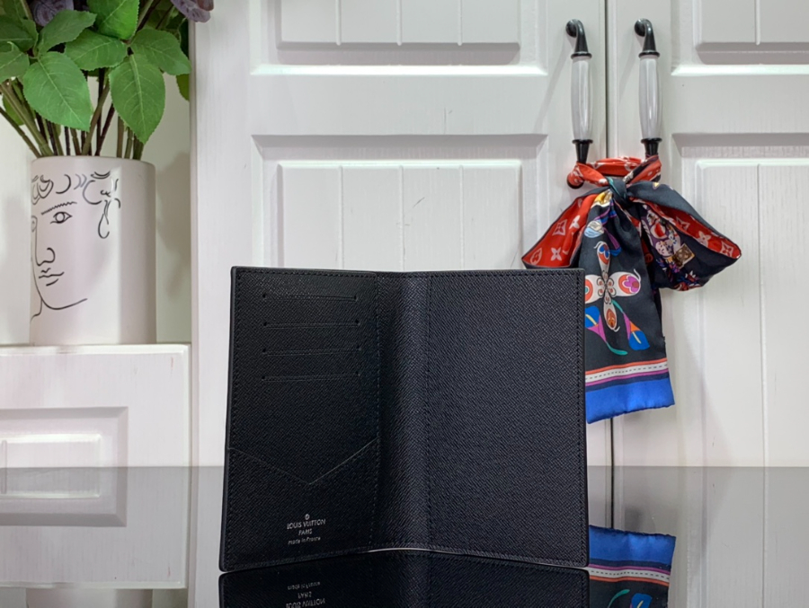 루이비통 패스포트 여권지갑 10142.5cm M62089 1컬러5.jpg