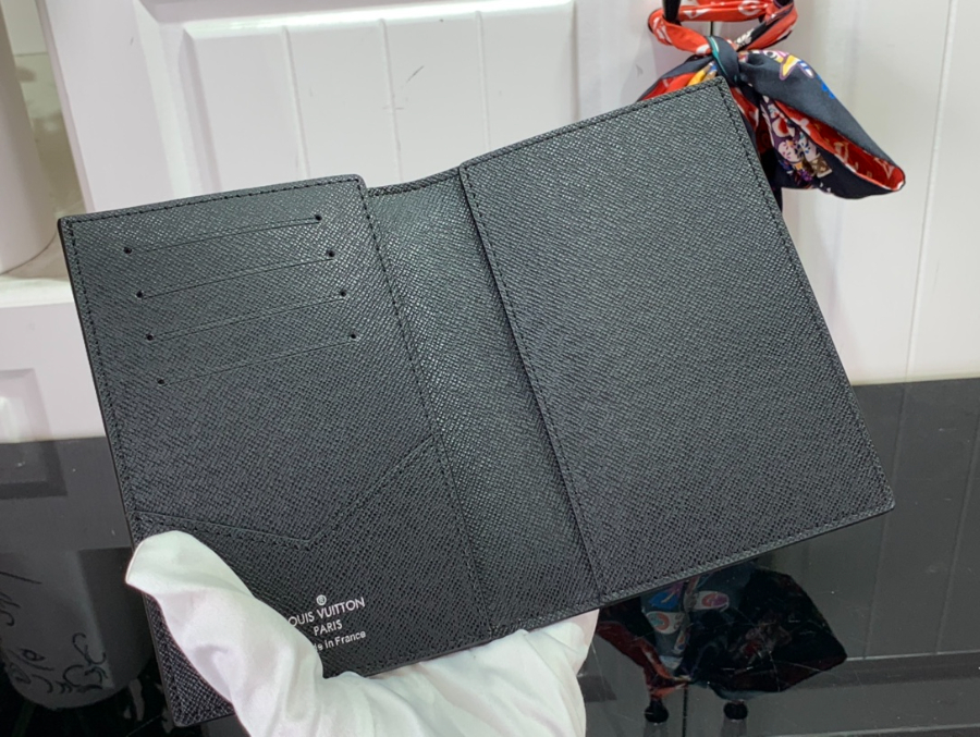 루이비통 패스포트 여권지갑 10142.5cm M62089 1컬러6.jpg