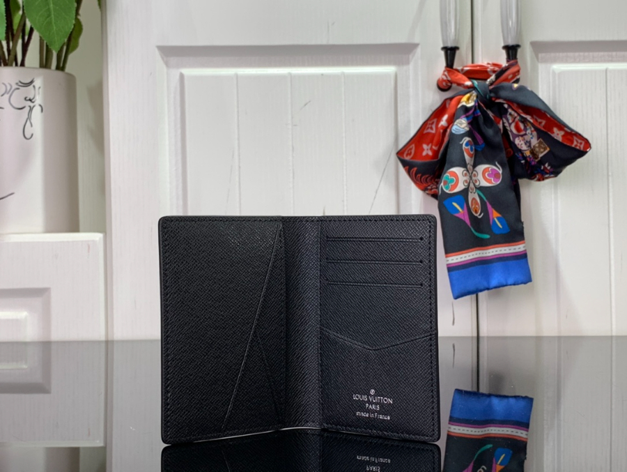 루이비통 포켓 오거나이저 7.511.11cm M81784 1컬러4.jpg