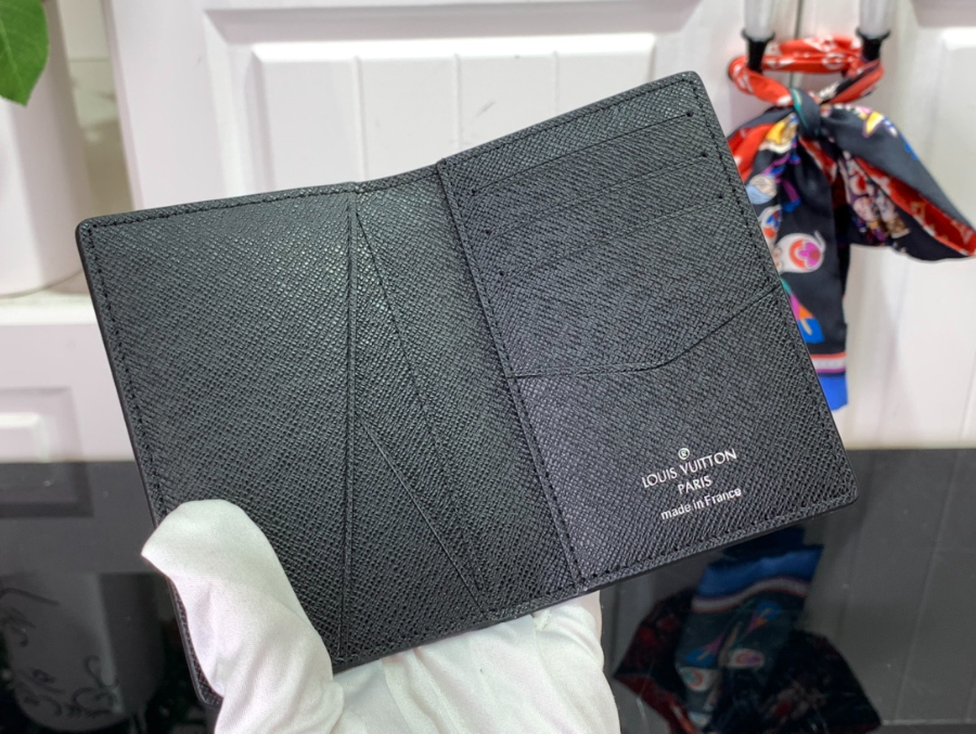 루이비통 포켓 오거나이저 7.511.11cm M81784 2컬러4.jpg
