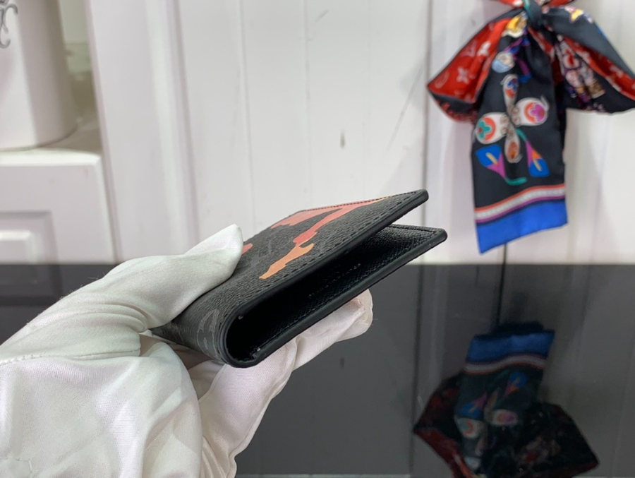 루이비통 포켓 오거나이저 7.511.11cm M81784 2컬러5.jpg