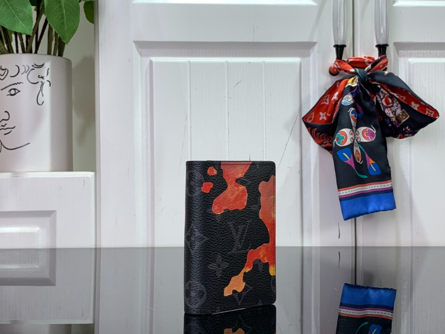 루이비통 포켓 오거나이저 7.511.11cm M81784 2컬러3.jpg