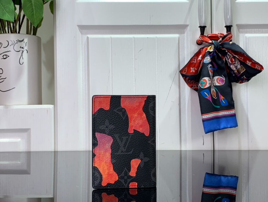 루이비통 포켓 오거나이저 7.511.11cm M81784 2컬러2.jpg