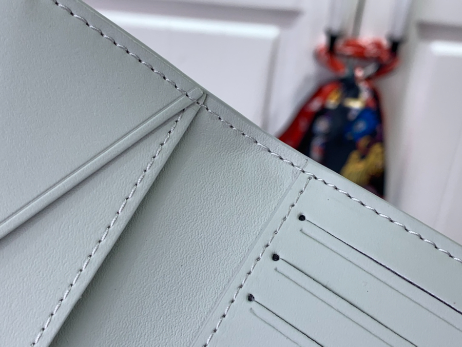 루이비통 포켓 오거나이저 M82557 그레이 7.511.11cm8.jpg