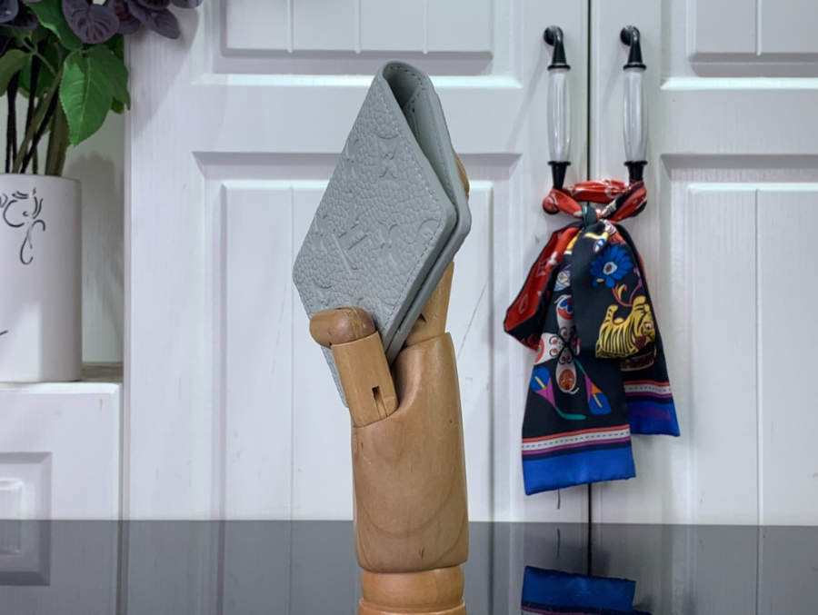 루이비통 포켓 오거나이저 M82557 그레이 7.511.11cm3.jpg