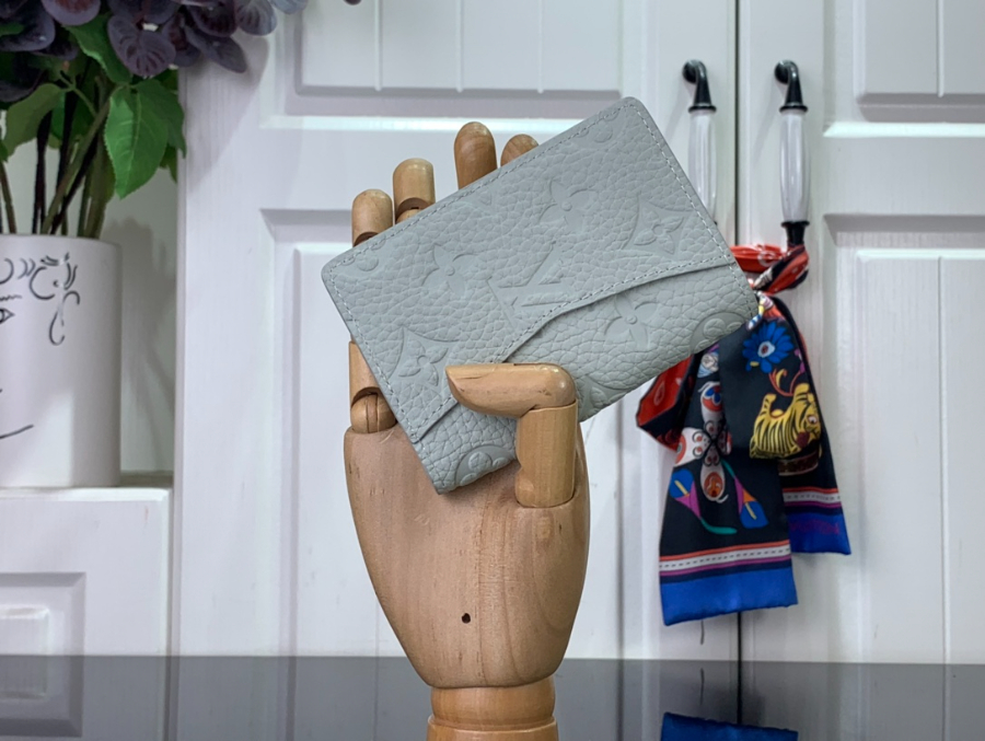 루이비통 포켓 오거나이저 M82557 그레이 7.511.11cm2.jpg