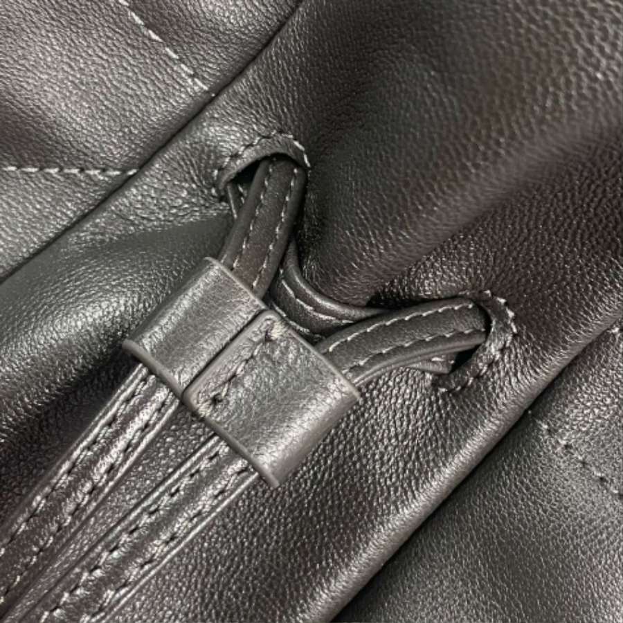 생로랑 램스킨 소재의 JAMIE 스몰 쇼퍼 833948 272911cm 다크 그레이09.jpg
