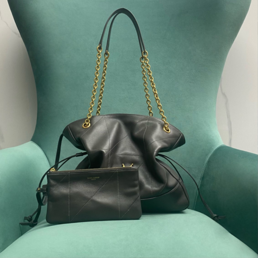 생로랑 램스킨 소재의 JAMIE 스몰 쇼퍼 833948 272911cm 다크 그레이01.jpg