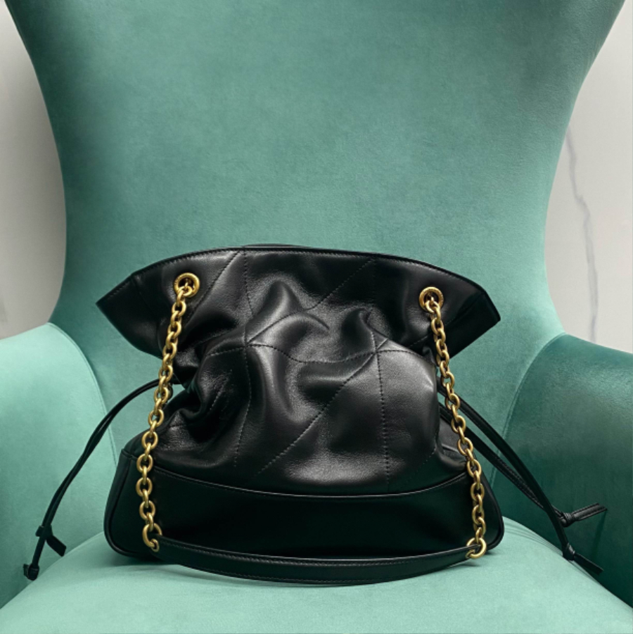 생로랑 램스킨 소재의 JAMIE 스몰 쇼퍼 833948 272911cm 블랙 금장01.jpg