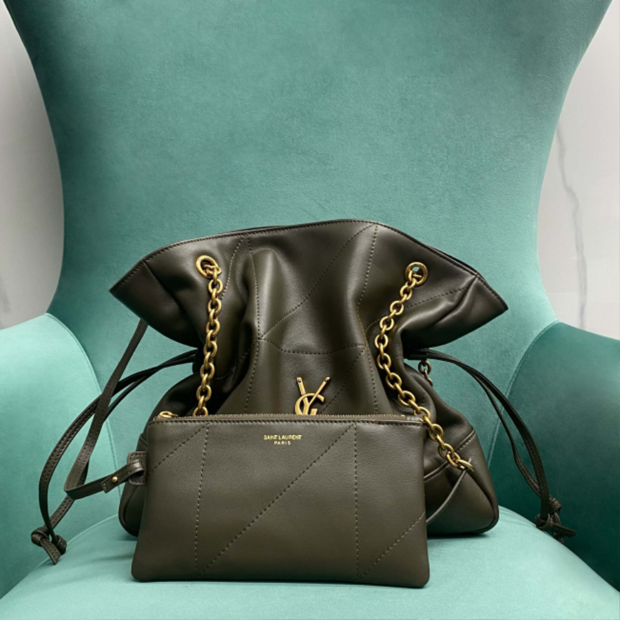 생로랑 램스킨 소재의 JAMIE 스몰 쇼퍼 833948 272911cm 올리브 금장01.jpg