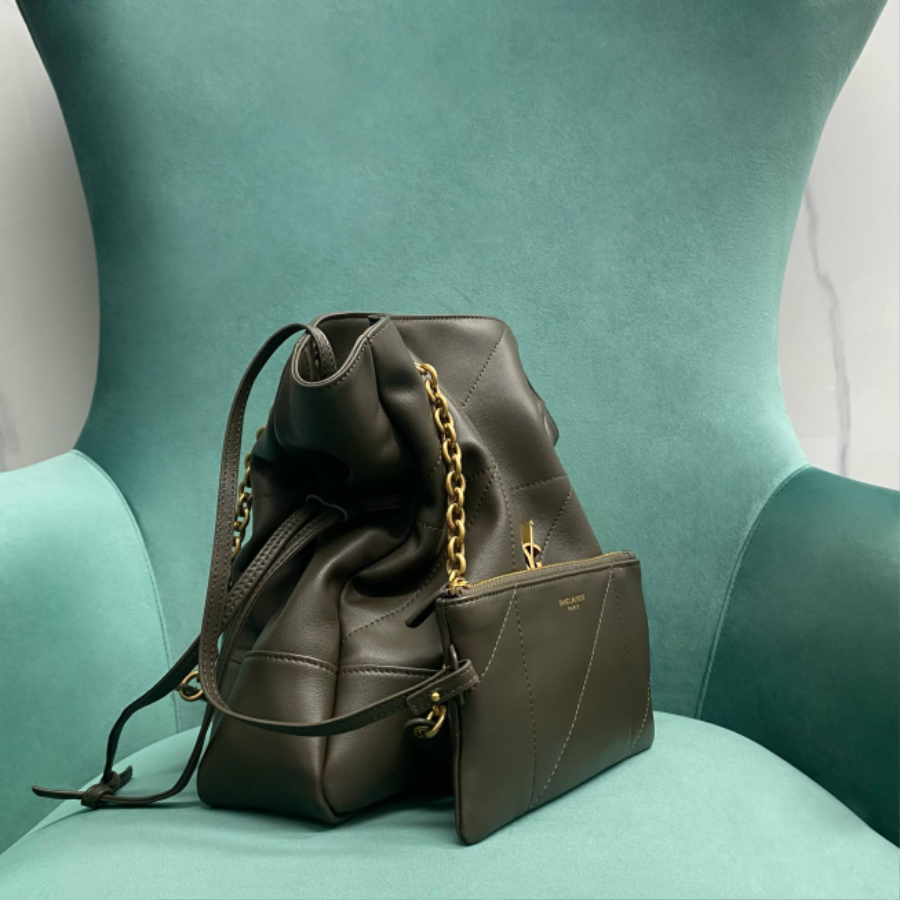 생로랑 램스킨 소재의 JAMIE 스몰 쇼퍼 833948 272911cm 올리브 금장03.jpg