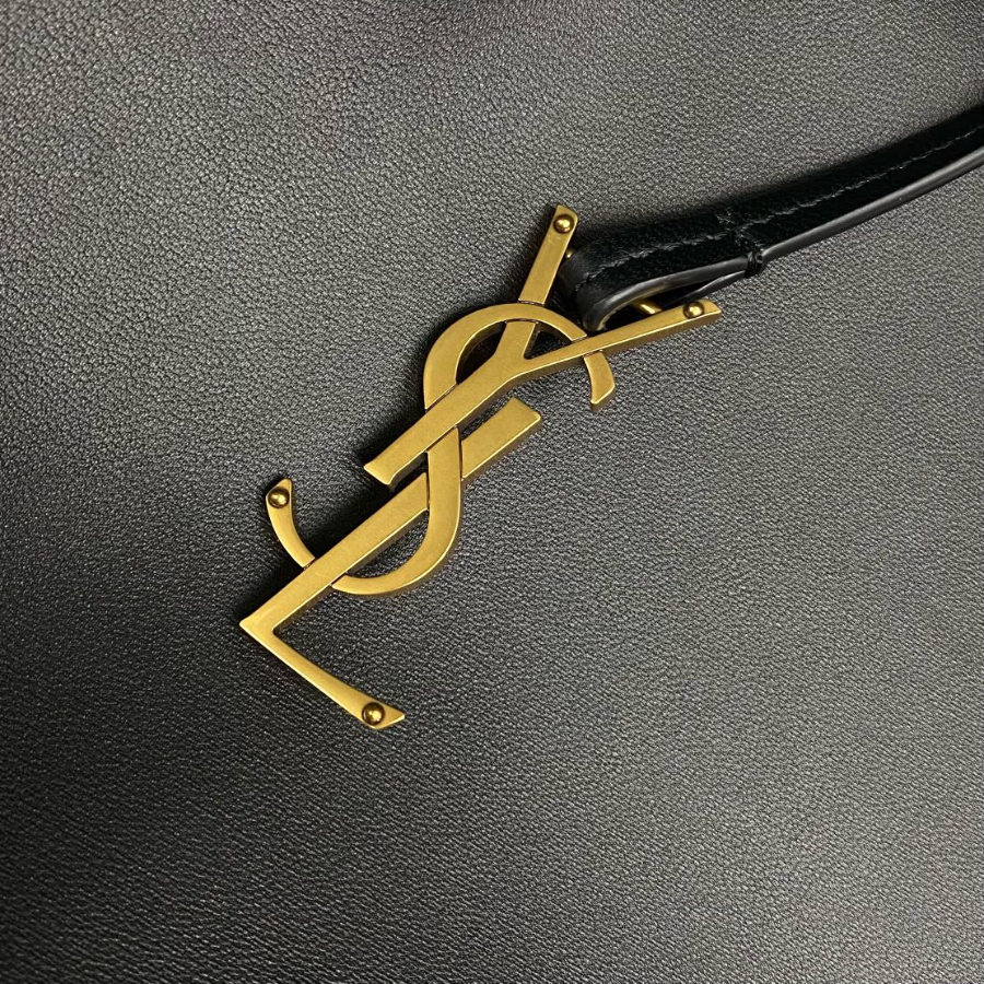 생로랑 램스킨 소재의 PARIS VII 포숑 804302 241230cm 블랙8.jpg