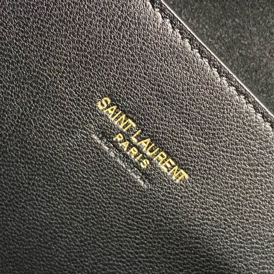 생로랑 램스킨 소재의 PARIS VII 포숑 804302 241230cm 블랙9.jpg