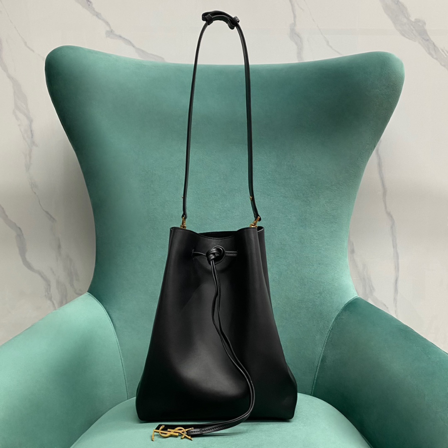 생로랑 램스킨 소재의 PARIS VII 포숑 804302 241230cm 블랙2.jpg