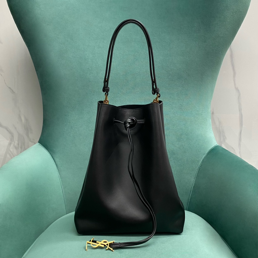 생로랑 램스킨 소재의 PARIS VII 포숑 804302 241230cm 블랙1.jpg