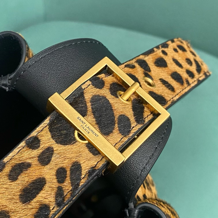 생로랑 르 5 A 7 서플 라지 포니 헤어 레더 베이지 블랙 753837 301331cm6.jpg