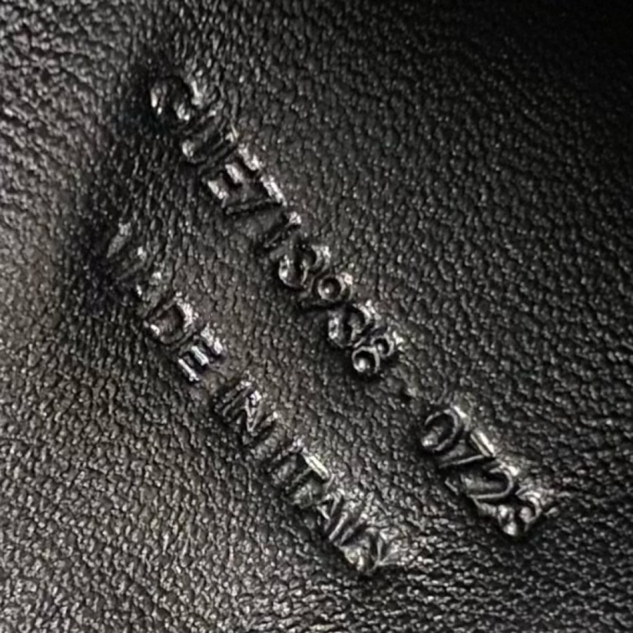 생로랑 르 5 A 7 서플 스몰 포니 헤어 레더 베이지 블랙 713938 229.521.5cm8.jpg