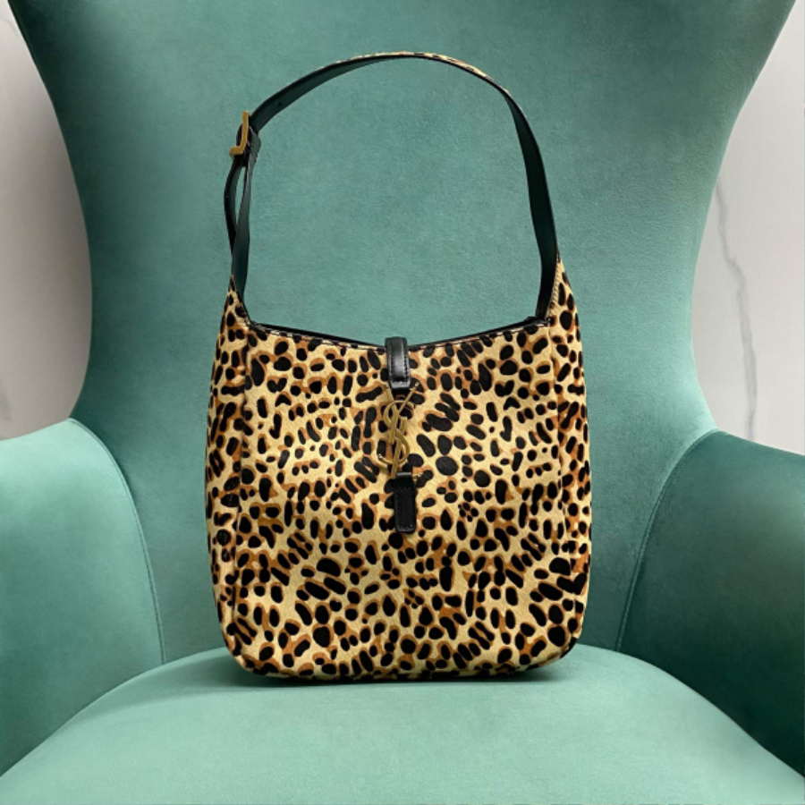 생로랑 르 5 A 7 서플 스몰 포니 헤어 레더 베이지 블랙 713938 229.521.5cm1.jpg