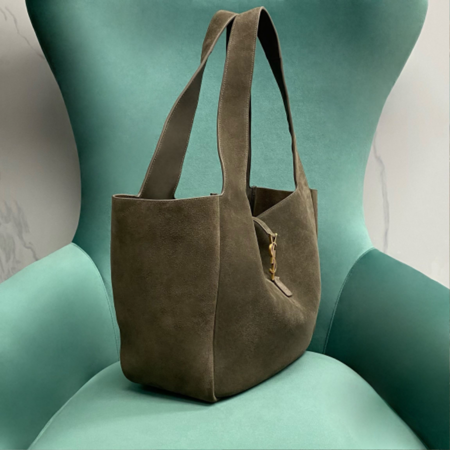 생로랑 르 5 아 7 베아 스웨이드 라이트 머스크 763435 501828cm4.jpg