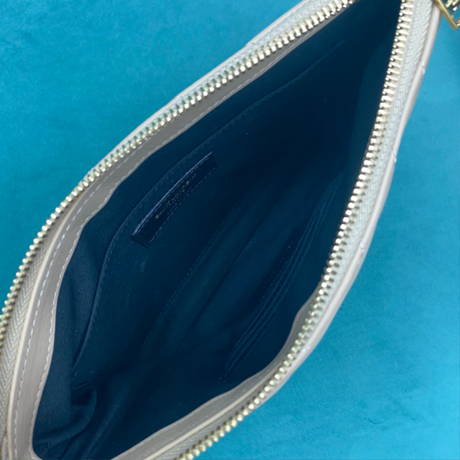 생로랑 마틀라세 가죽 소재의 모노그램 생 로랑 파우치 379039 241.517.5cm 베이지 스몰5.jpg