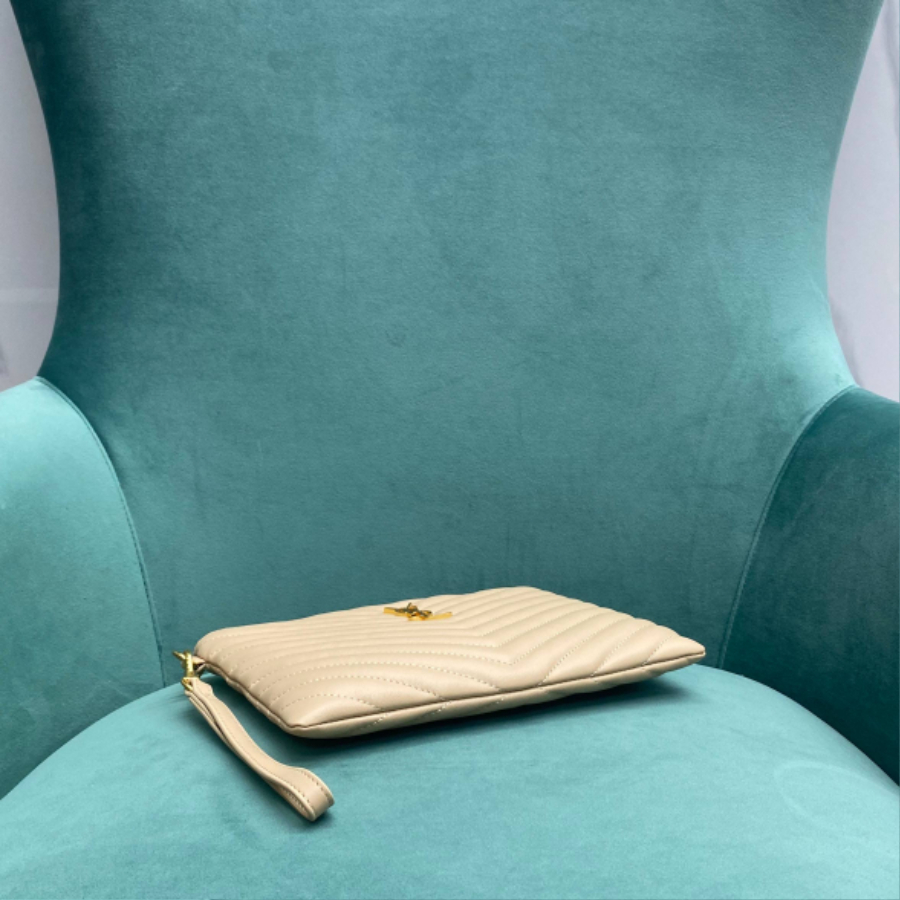 생로랑 마틀라세 가죽 소재의 모노그램 생 로랑 파우치 379039 241.517.5cm 베이지 스몰4.jpg