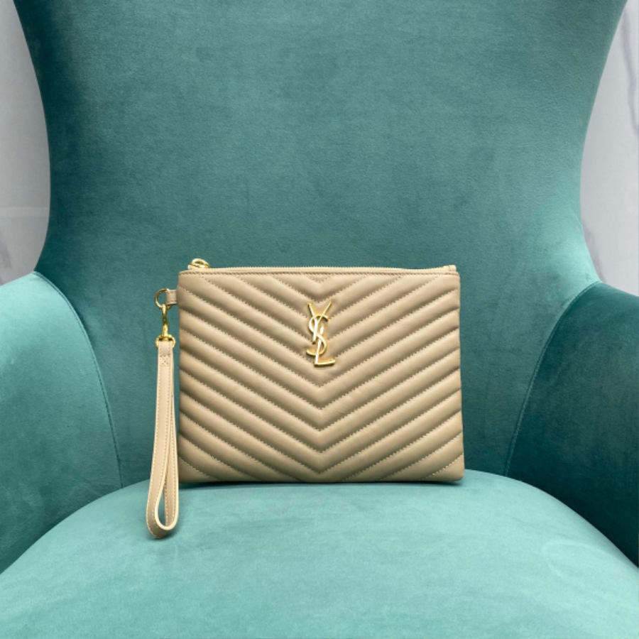 생로랑 마틀라세 가죽 소재의 모노그램 생 로랑 파우치 379039 241.517.5cm 베이지 스몰1.jpg