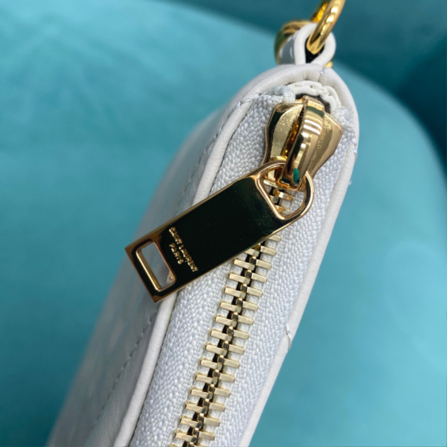 생로랑 마틀라세 가죽 소재의 모노그램 생 로랑 파우치 379039 241.517.5cm 화이트 스몰7.jpg