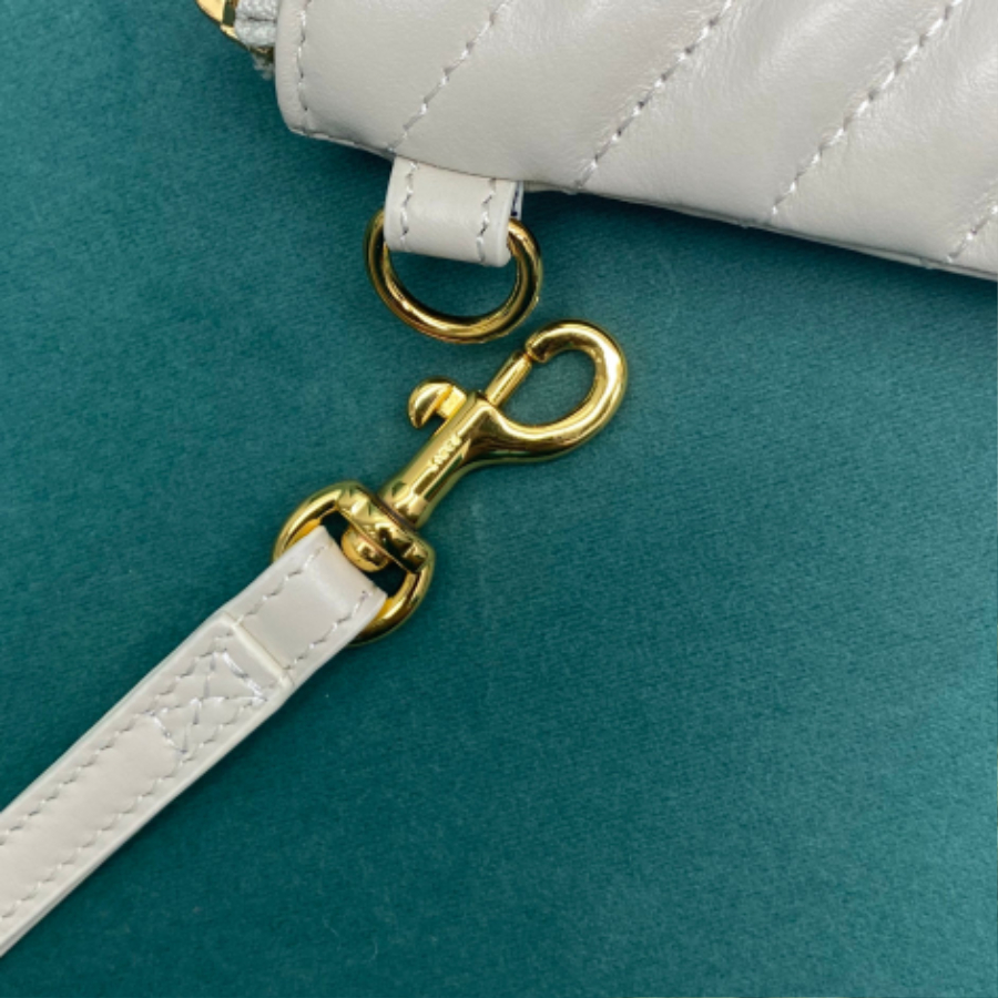 생로랑 마틀라세 가죽 소재의 모노그램 생 로랑 파우치 379039 241.517.5cm 화이트 스몰8.jpg