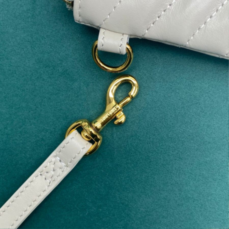 생로랑 마틀라세 가죽 소재의 모노그램 생 로랑 파우치 379039 241.517.5cm 화이트 스몰9.jpg